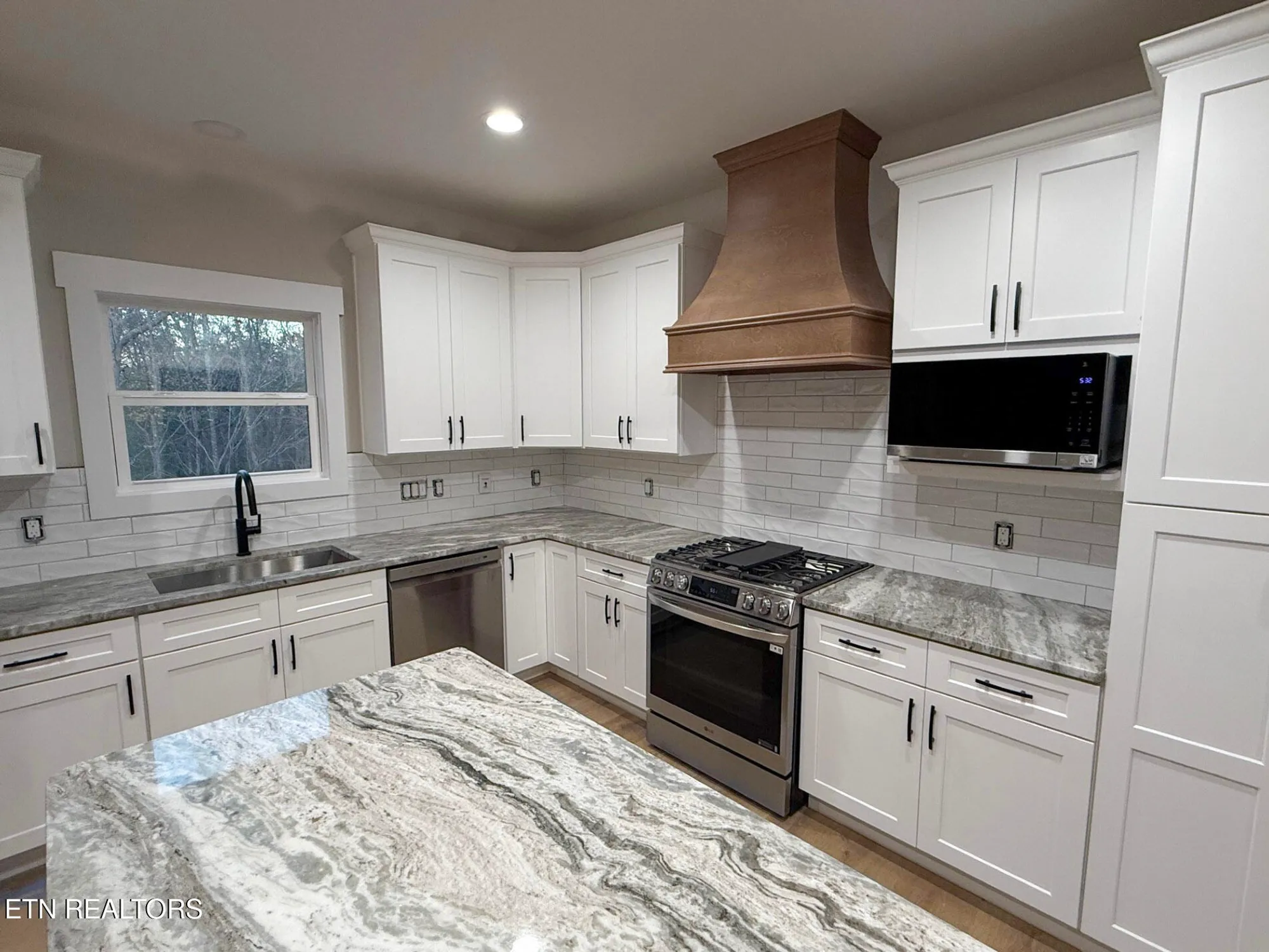 Property Slideshow image 8 of 22 | 605 westchester dr, Crossville, TN, 38558