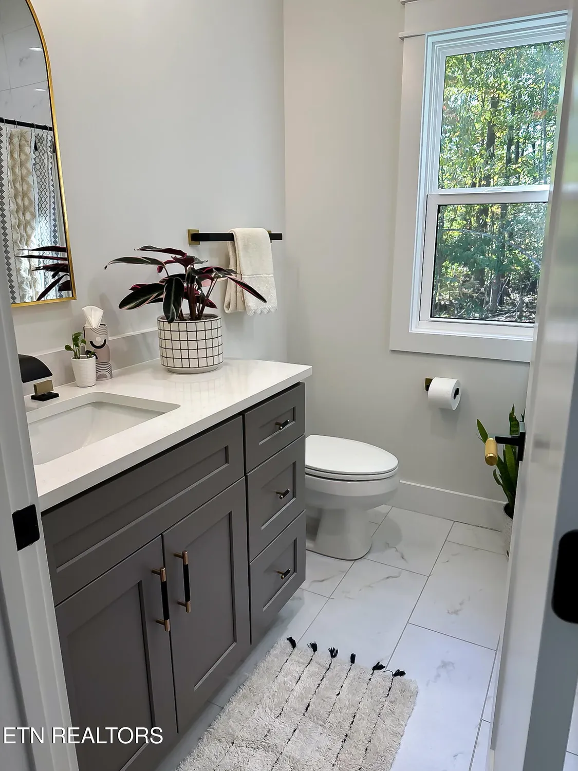 Property Slideshow image 31 of 42 | 316 ootsima ln, Loudon, TN, 37774