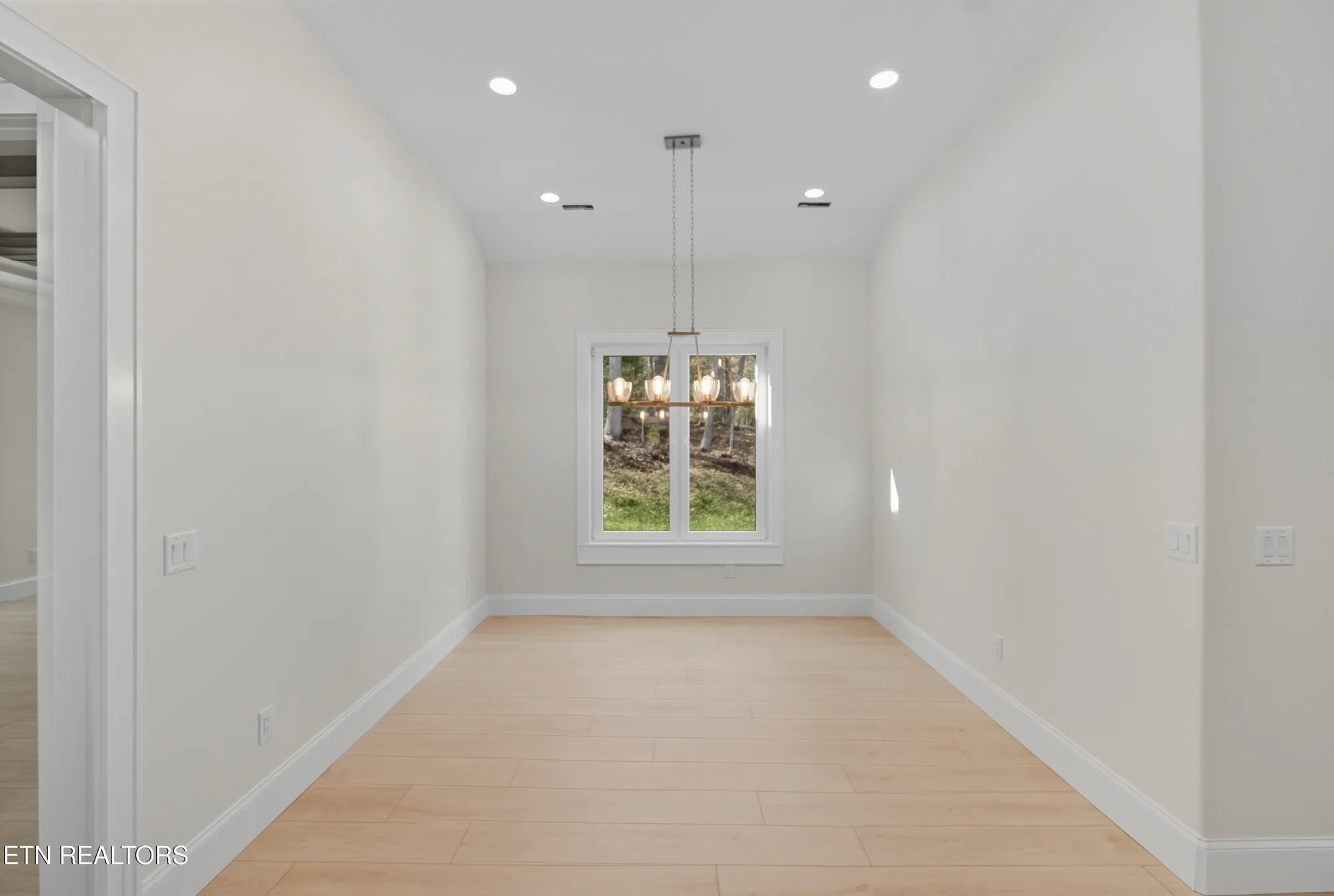 Property Slideshow image 20 of 45 | 121 nuhya way, Loudon, TN, 37774