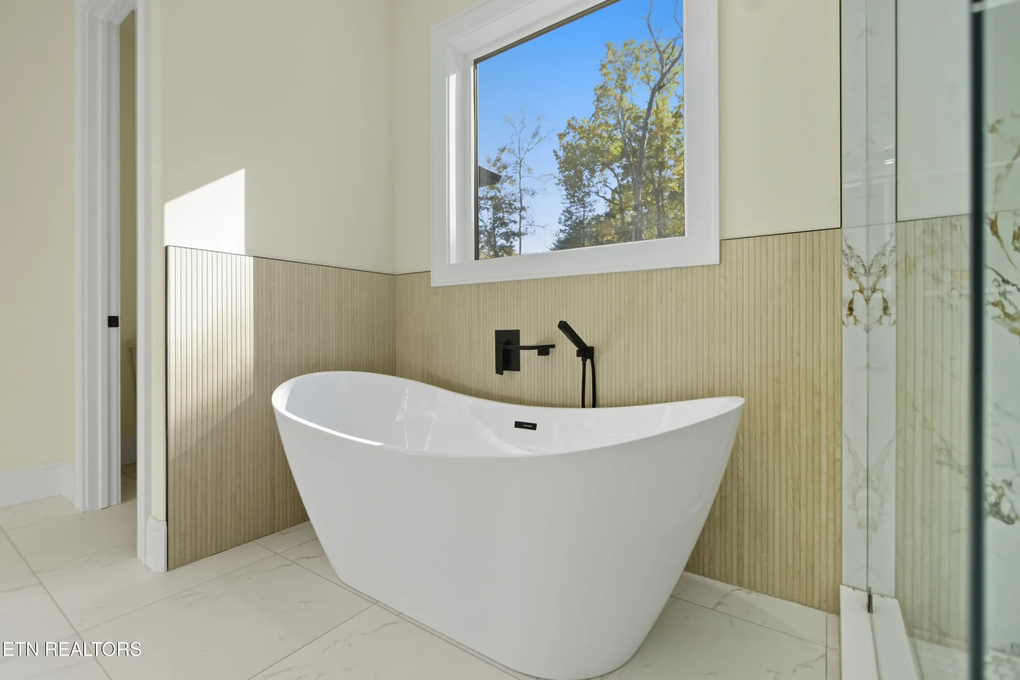 Property Slideshow image 27 of 45 | 121 nuhya way, Loudon, TN, 37774