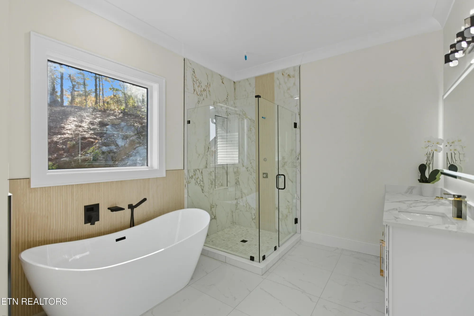 Property Slideshow image 26 of 45 | 121 nuhya way, Loudon, TN, 37774