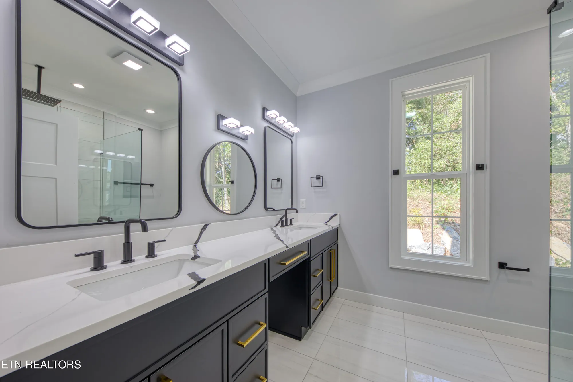 Property Slideshow image 17 of 39 | 113 nuhya way, Loudon, TN, 37774