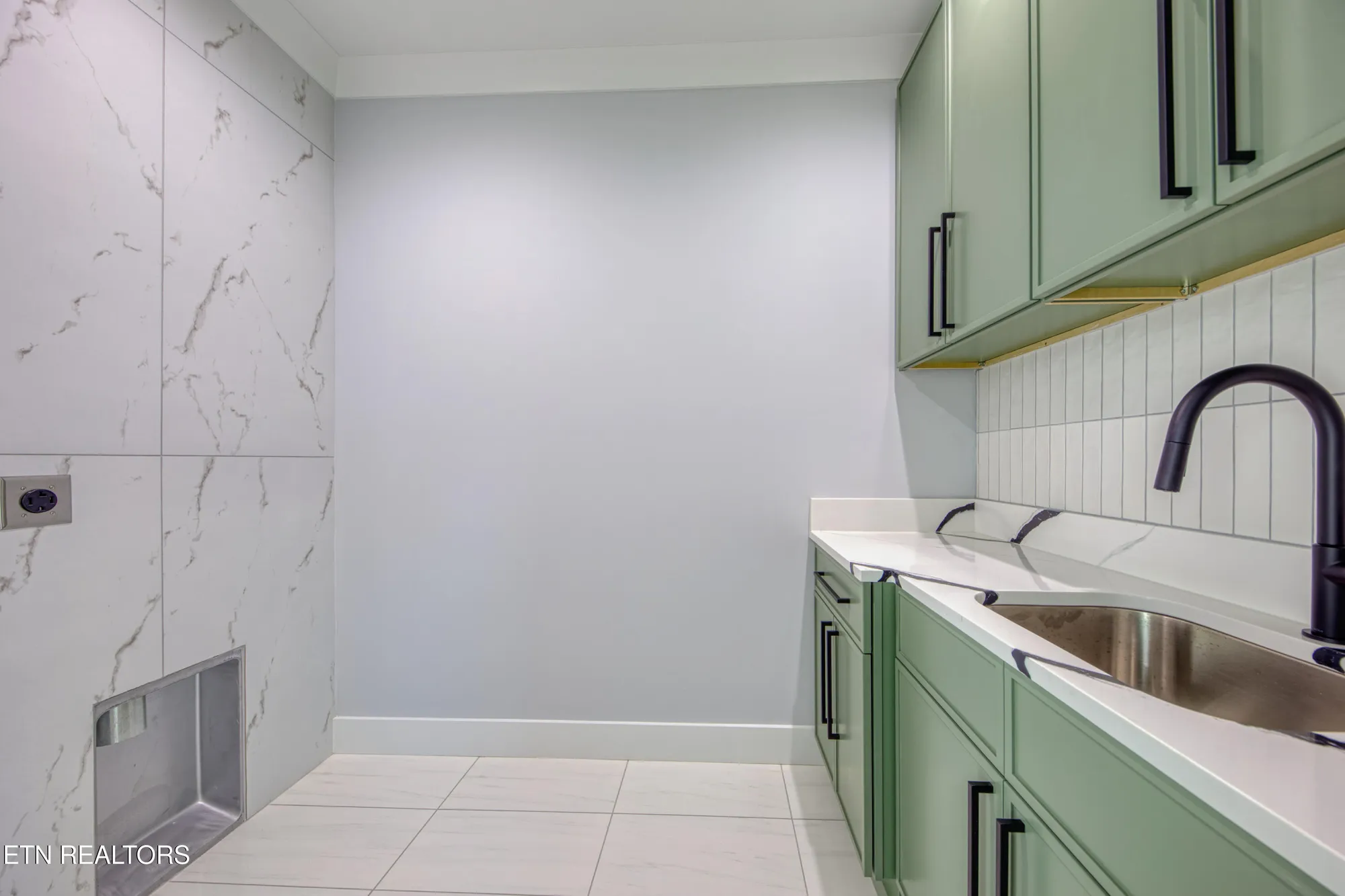 Property Slideshow image 31 of 39 | 113 nuhya way, Loudon, TN, 37774