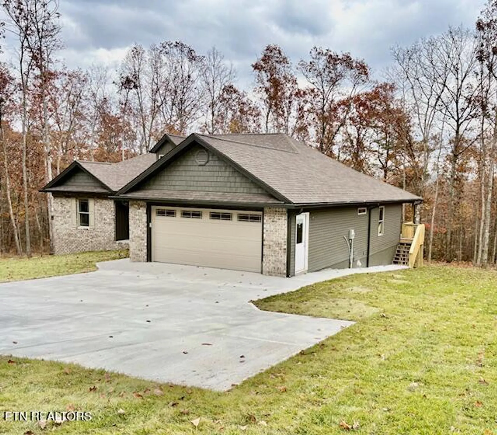 Property Slideshow image 4 of 13 | 532 saint george dr, Crossville, TN, 38558