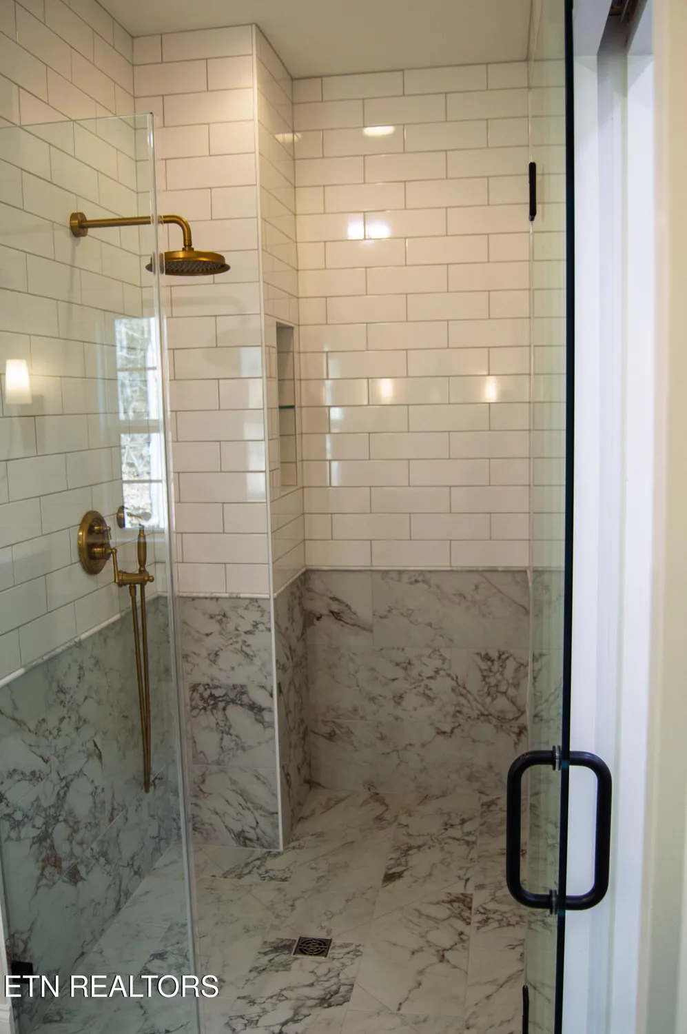 Property Slideshow image 22 of 53 | 107 brighton ln, Crossville, TN, 38558