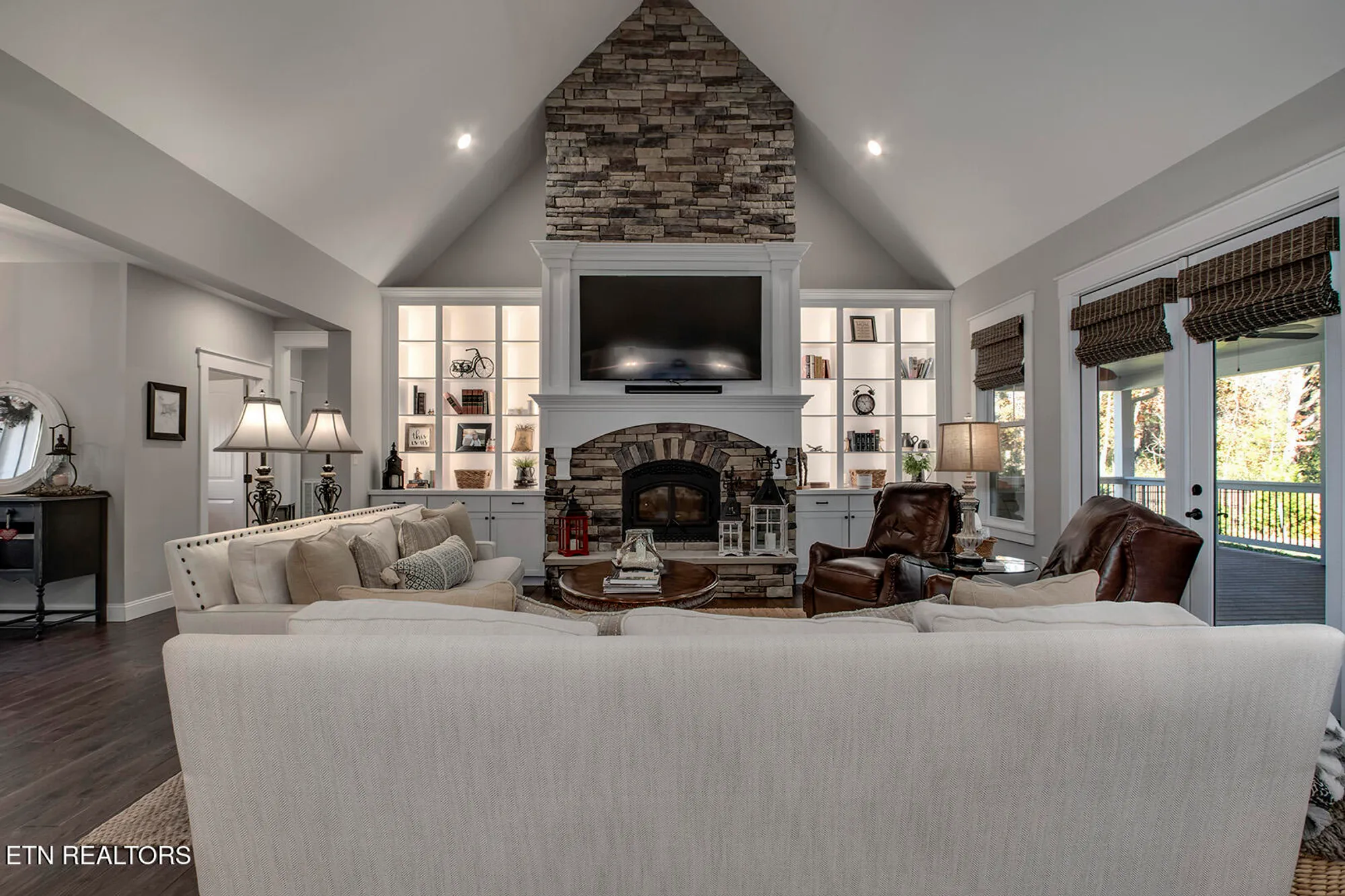 Property Slideshow image 8 of 62 | 206 atoka pl, Loudon, TN, 37774