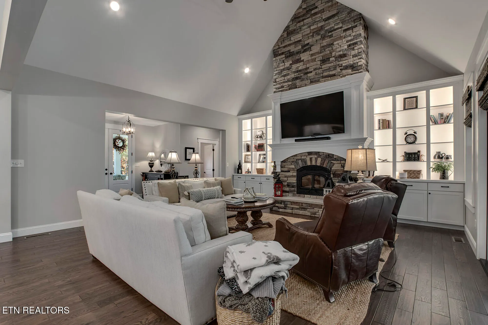 Property Slideshow image 9 of 62 | 206 atoka pl, Loudon, TN, 37774