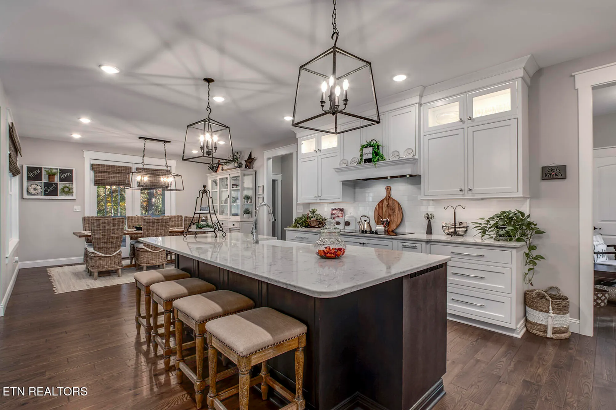 Property Slideshow image 11 of 62 | 206 atoka pl, Loudon, TN, 37774