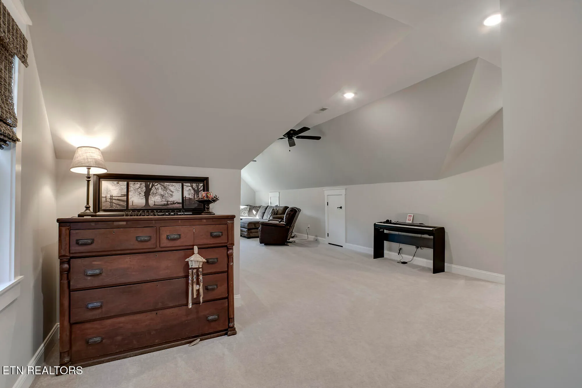 Property Slideshow image 27 of 62 | 206 atoka pl, Loudon, TN, 37774