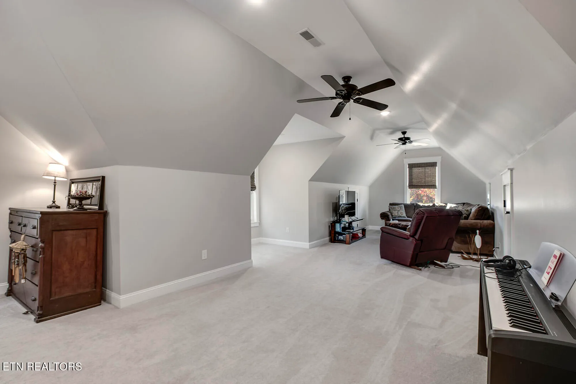 Property Slideshow image 28 of 62 | 206 atoka pl, Loudon, TN, 37774