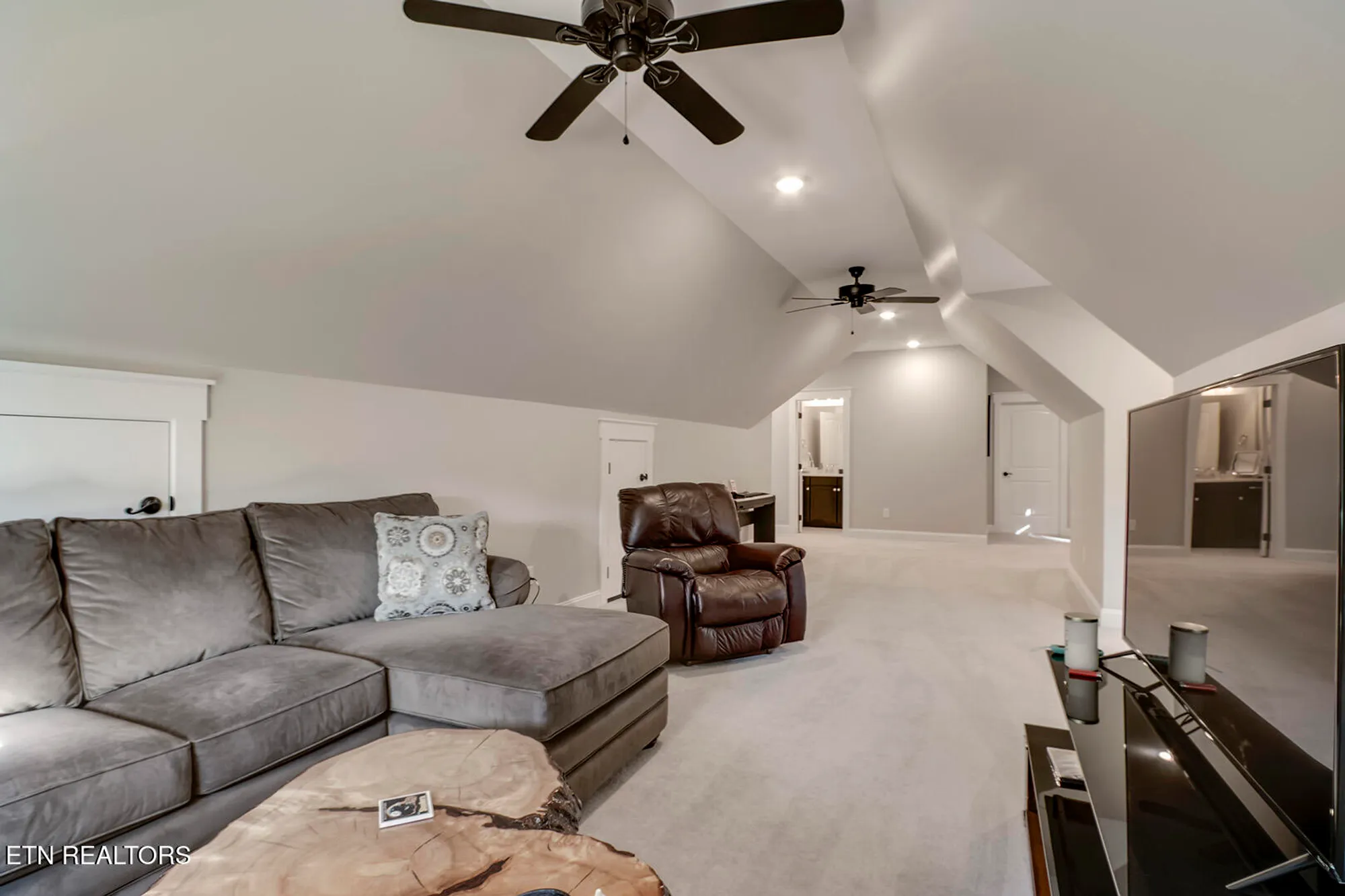 Property Slideshow image 30 of 62 | 206 atoka pl, Loudon, TN, 37774