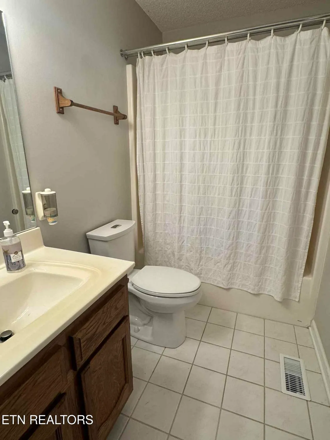 Property Slideshow image 25 of 38 | 179 depew dr, Loudon, TN, 37774