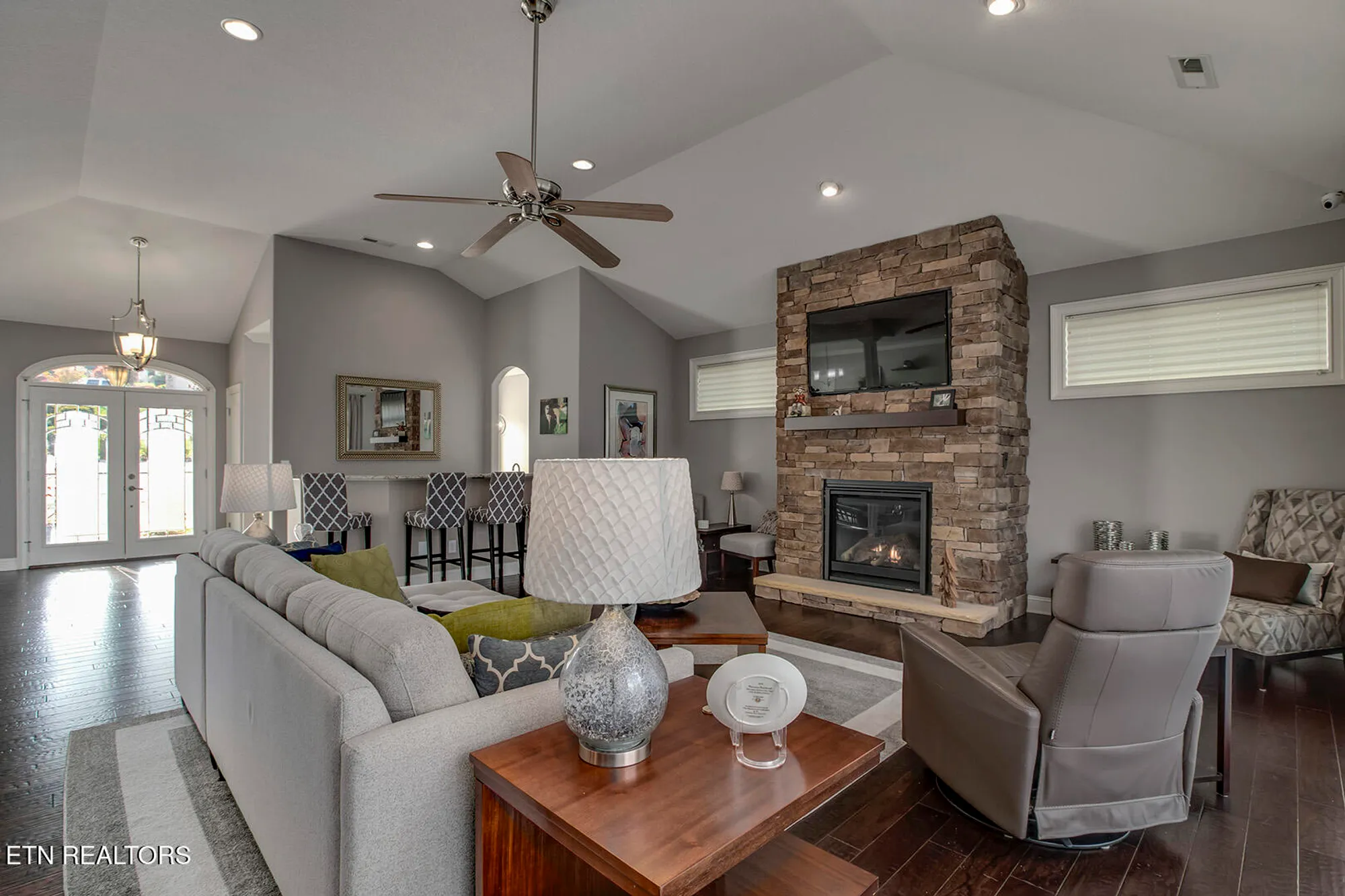 Property Slideshow image 5 of 60 | 211 chickasaw ln, Loudon, TN, 37774