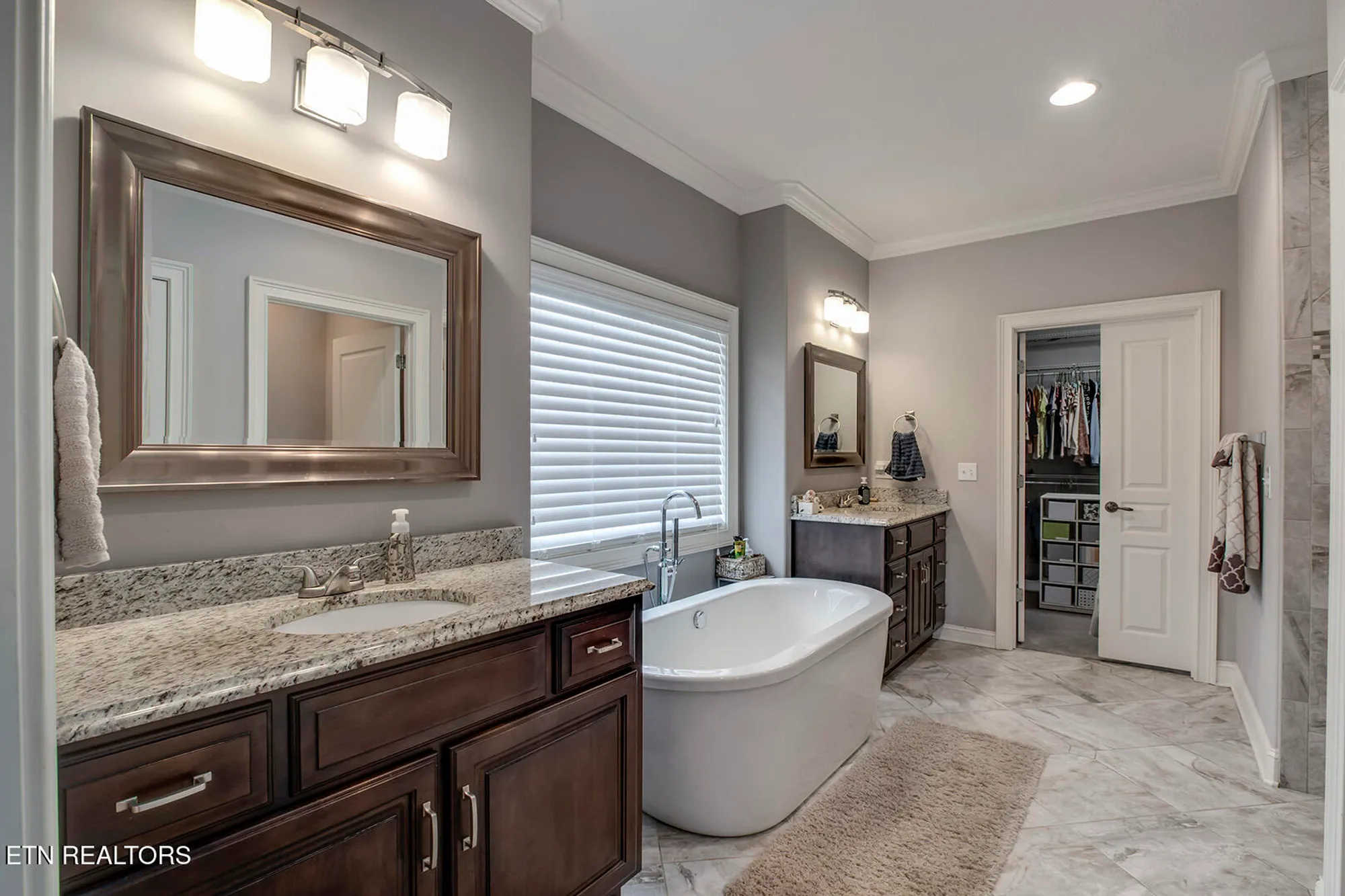 Property Slideshow image 27 of 60 | 211 chickasaw ln, Loudon, TN, 37774