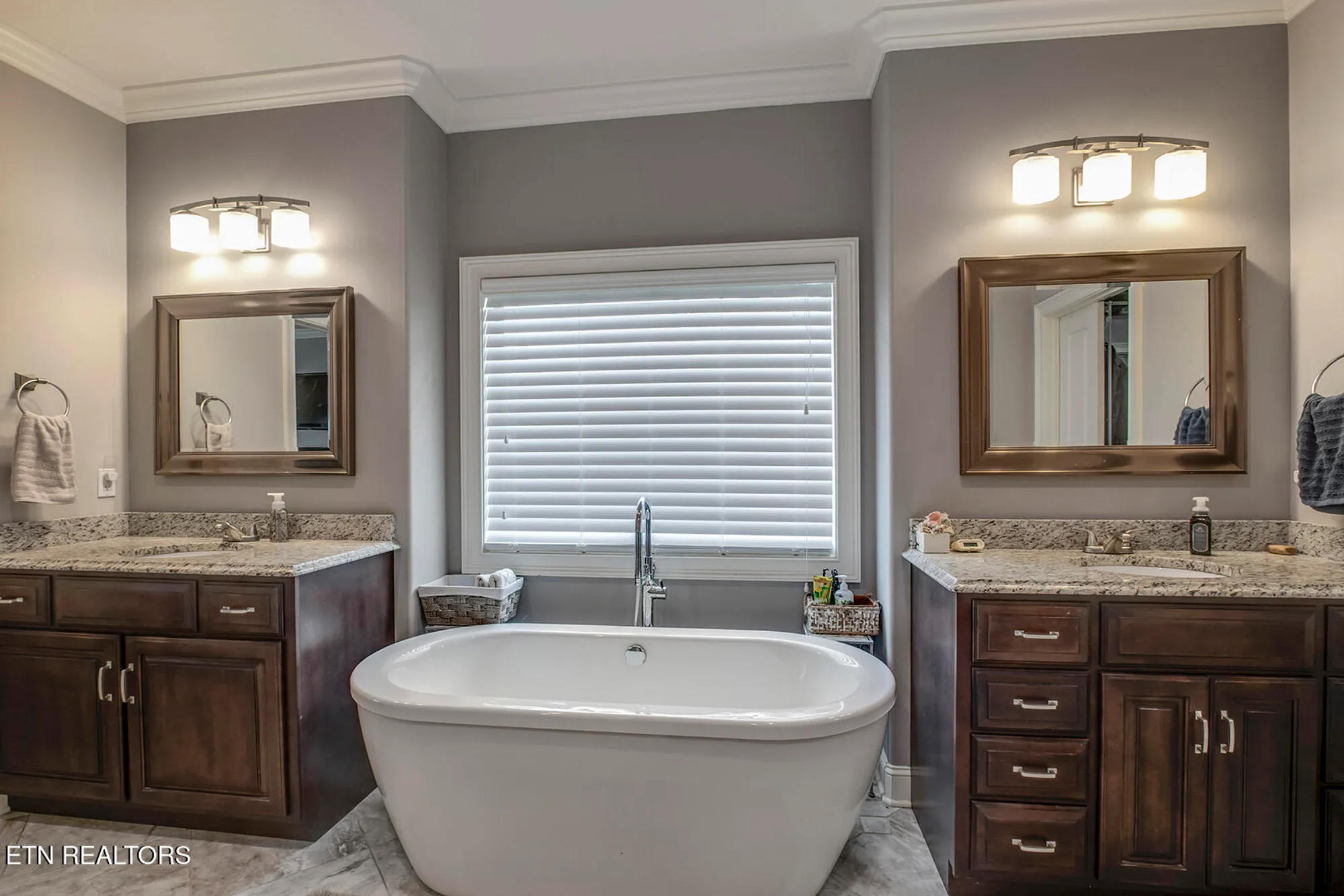 Property Slideshow image 28 of 60 | 211 chickasaw ln, Loudon, TN, 37774