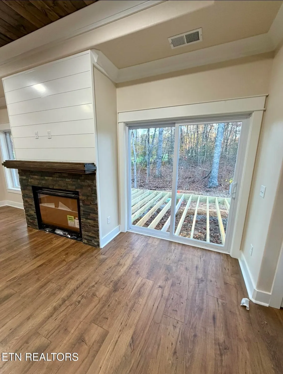 Property Slideshow image 6 of 33 | 414 beachwood dr, Crossville, TN, 38558