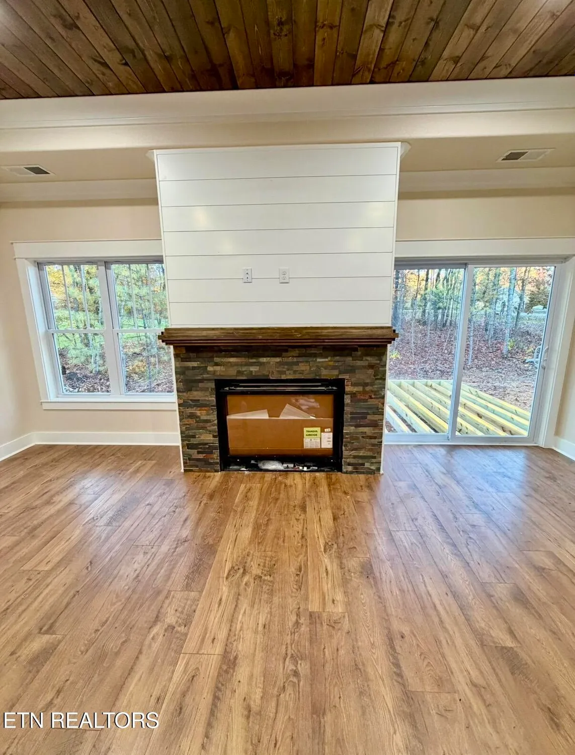 Property Slideshow image 5 of 33 | 414 beachwood dr, Crossville, TN, 38558