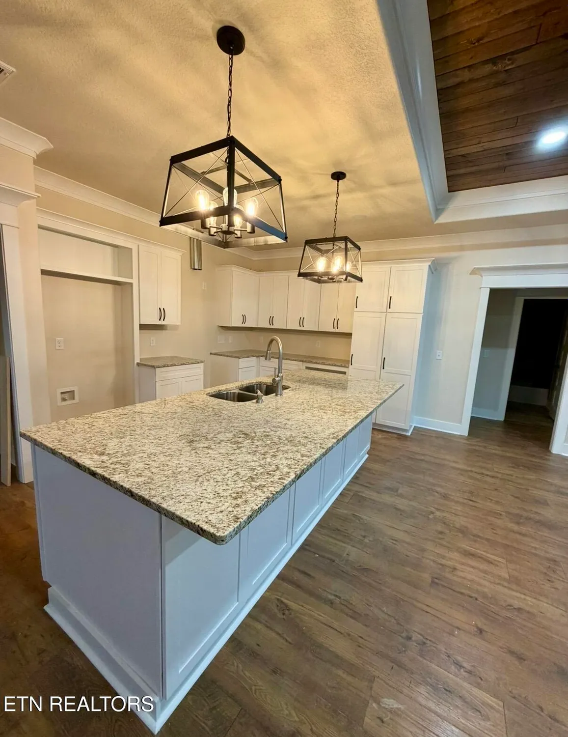 Property Slideshow image 11 of 33 | 414 beachwood dr, Crossville, TN, 38558