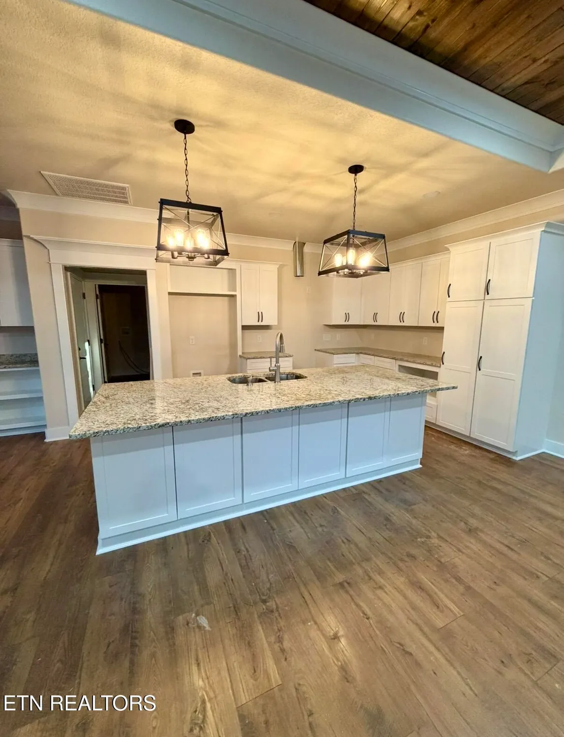 Property Slideshow image 13 of 33 | 414 beachwood dr, Crossville, TN, 38558