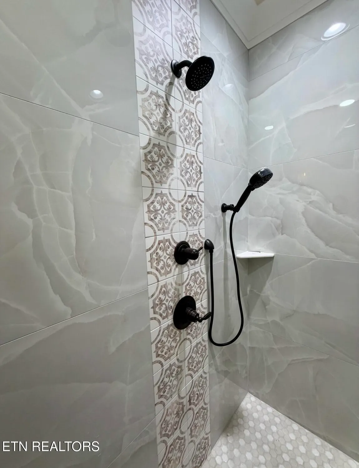 Property Slideshow image 27 of 33 | 414 beachwood dr, Crossville, TN, 38558