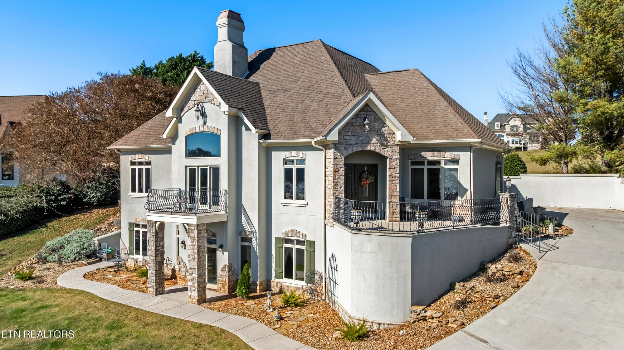 Property Slideshow image 2 of 50 | 230 big water dr, Vonore, TN, 37885