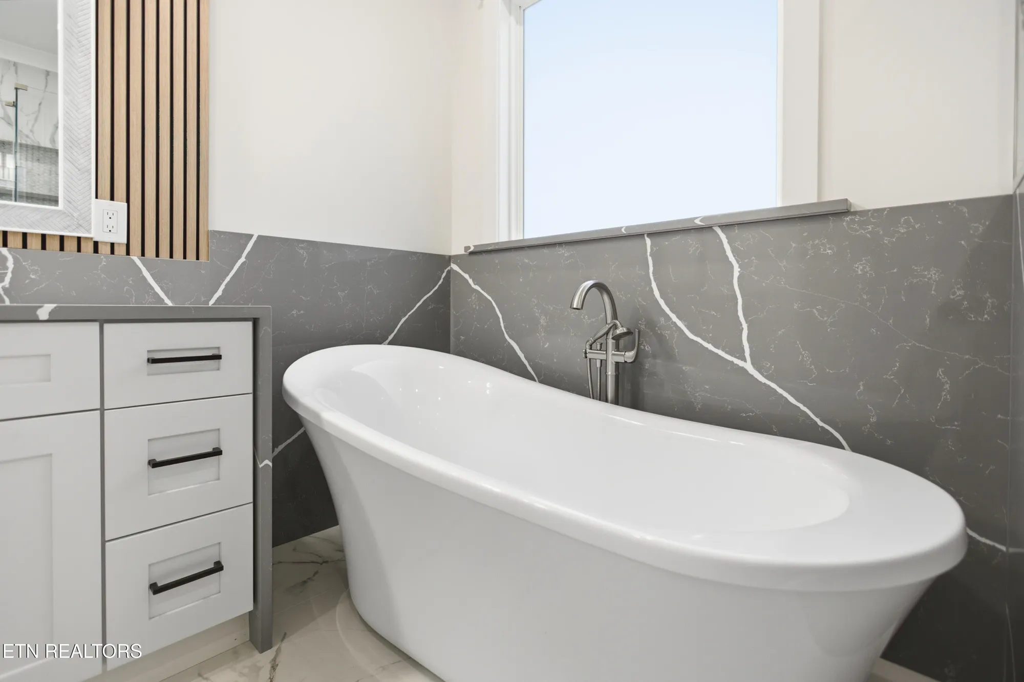 Property Slideshow image 39 of 51 | 256 elohi way, Loudon, TN, 37774