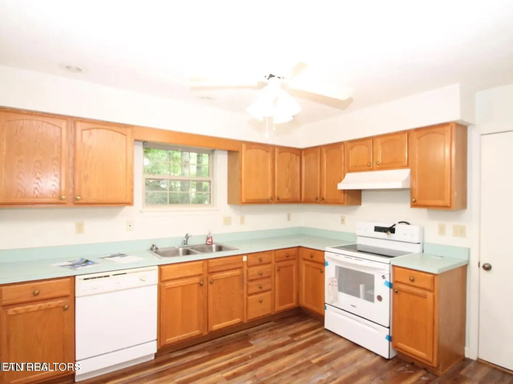 Property Slideshow image 12 of 29 | 119 anglewood dr, Crossville, TN, 38558