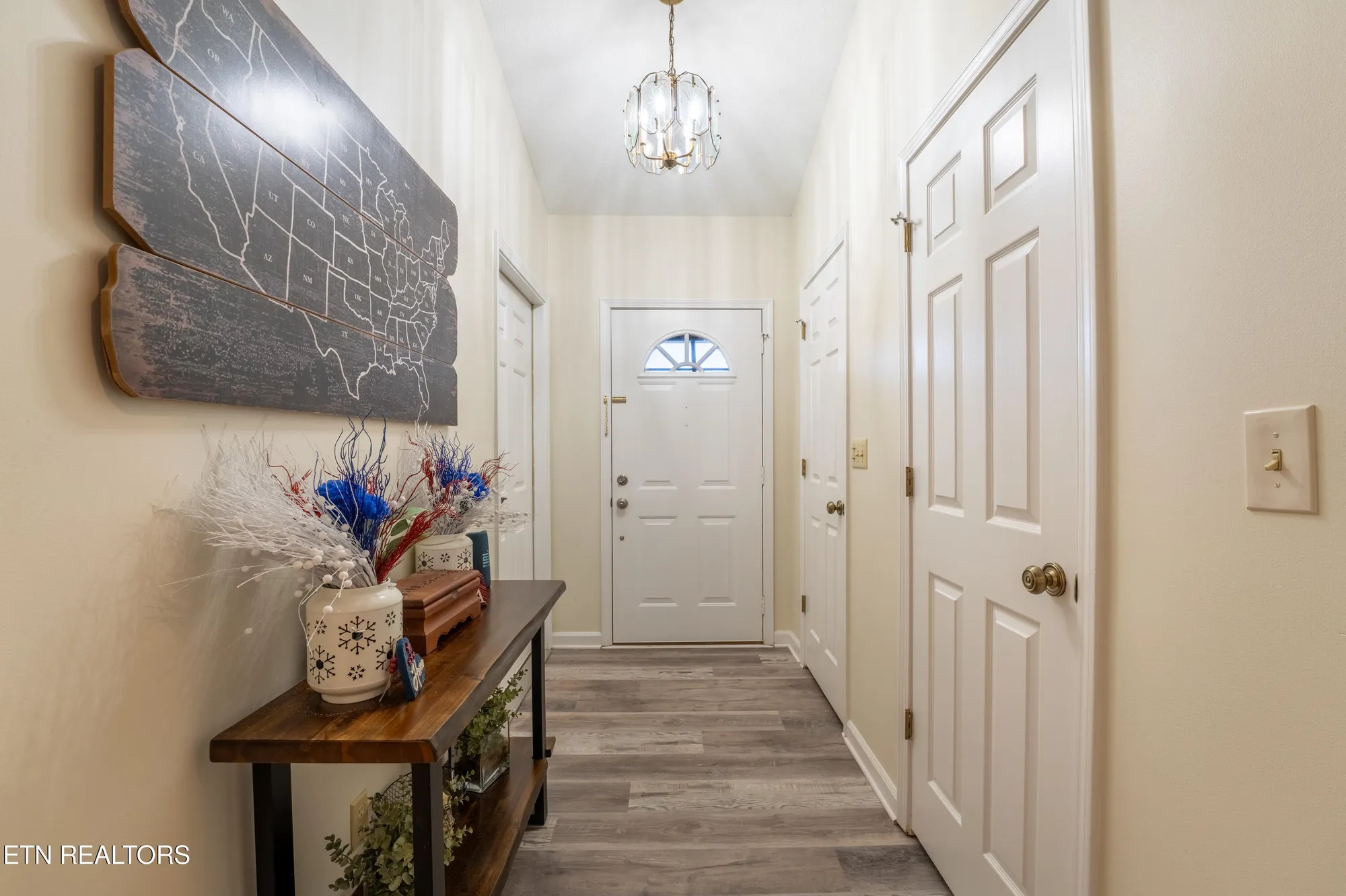 Property Slideshow image 2 of 21 | 301 cheestana way, Loudon, TN, 37774