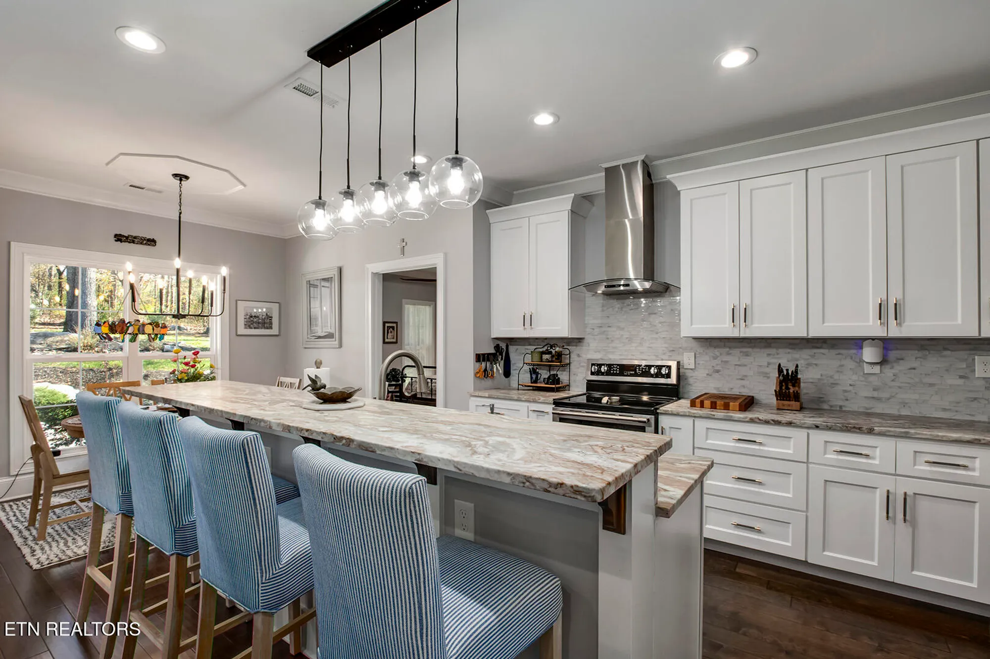 Property Slideshow image 9 of 47 | 101 inagehi way, Loudon, TN, 37774