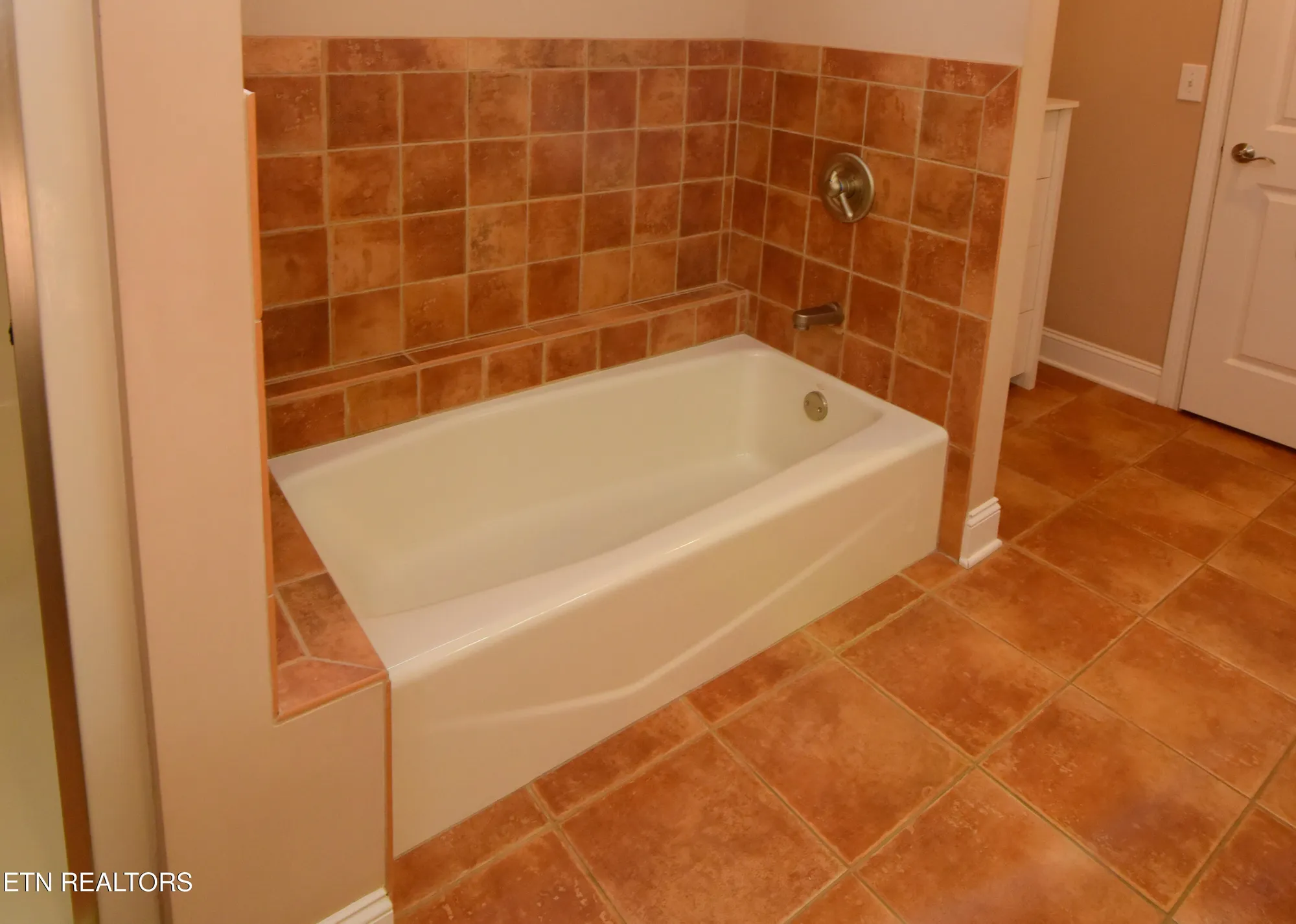 Property Slideshow image 16 of 56 | 280 coyatee dr, Loudon, TN, 37774