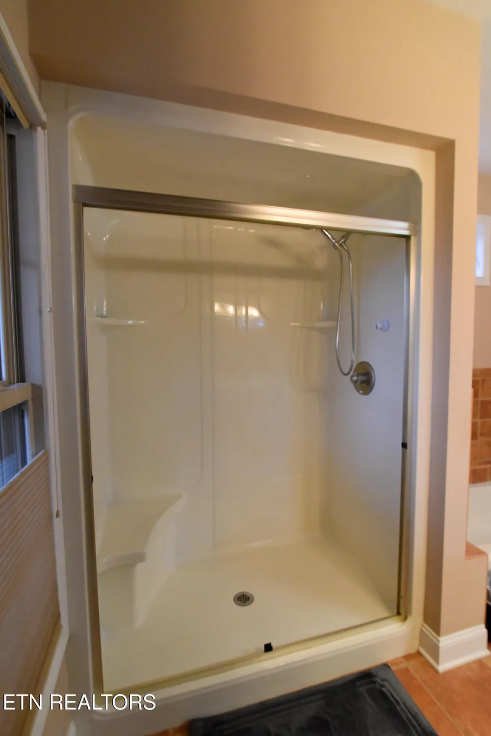 Property Slideshow image 12 of 56 | 280 coyatee dr, Loudon, TN, 37774