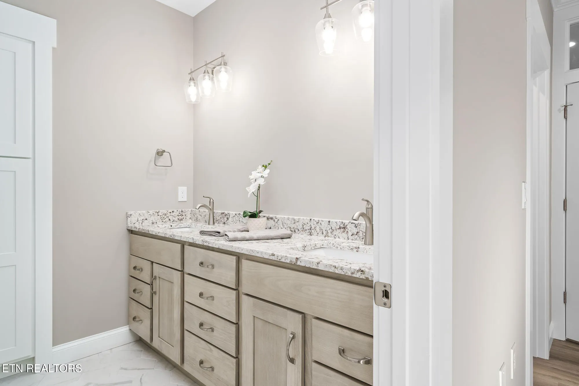 Property Slideshow image 24 of 37 | 149 dalefield loop, Crossville, TN, 38558