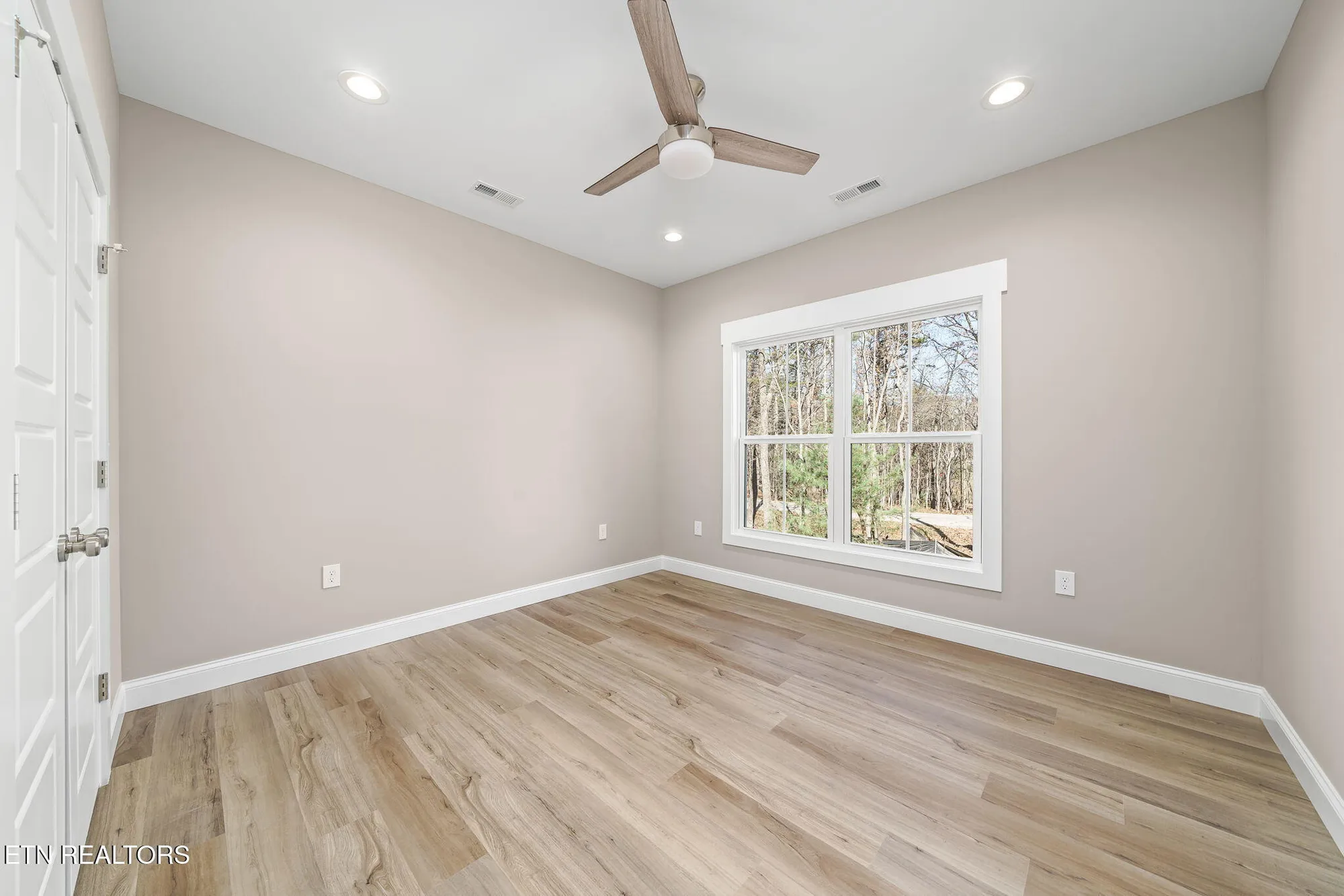 Property Slideshow image 28 of 37 | 149 dalefield loop, Crossville, TN, 38558