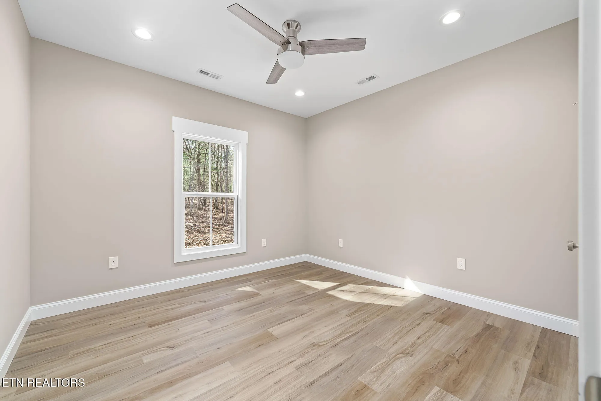 Property Slideshow image 32 of 37 | 149 dalefield loop, Crossville, TN, 38558