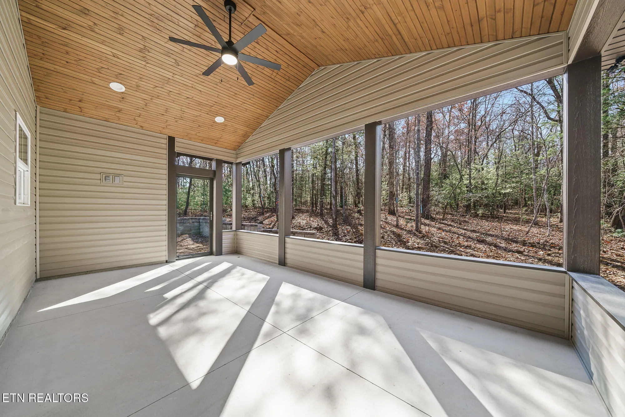 Property Slideshow image 18 of 37 | 149 dalefield loop, Crossville, TN, 38558