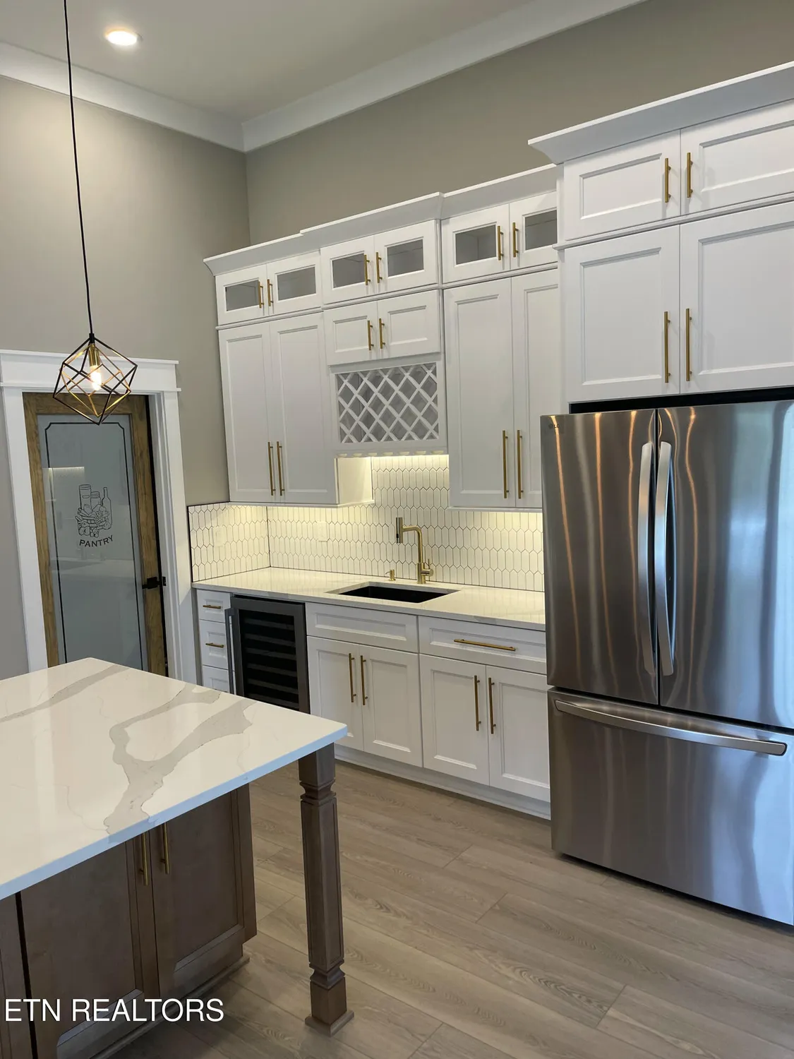 Property Slideshow image 7 of 51 | 404 elokwa pl, Loudon, TN, 37774