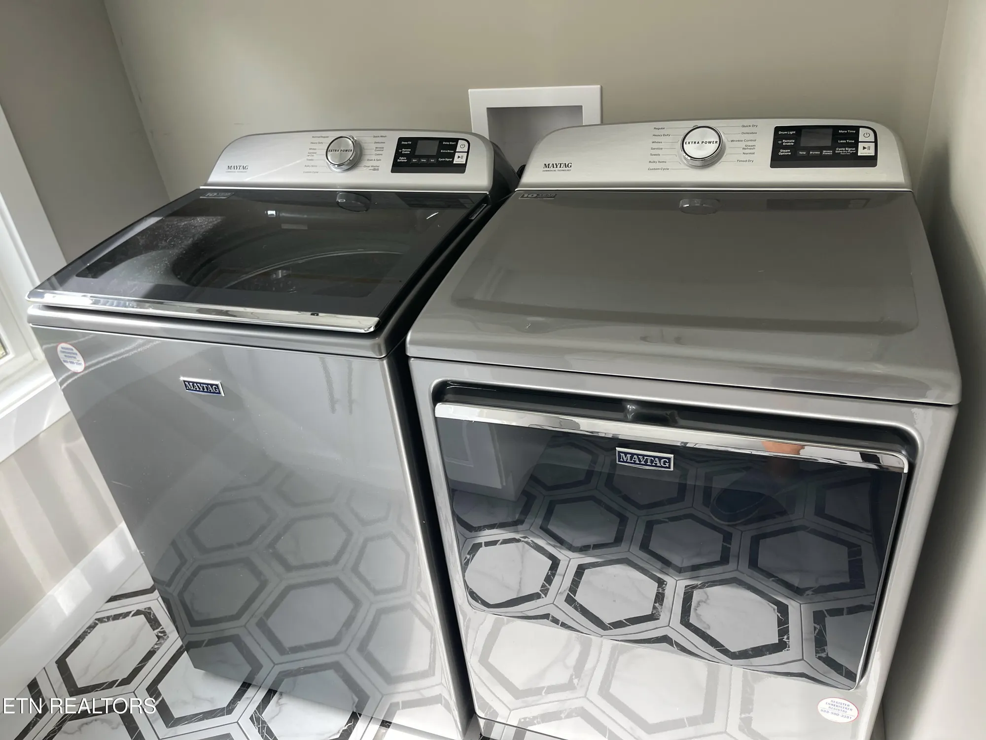 Property Slideshow image 32 of 51 | 404 elokwa pl, Loudon, TN, 37774