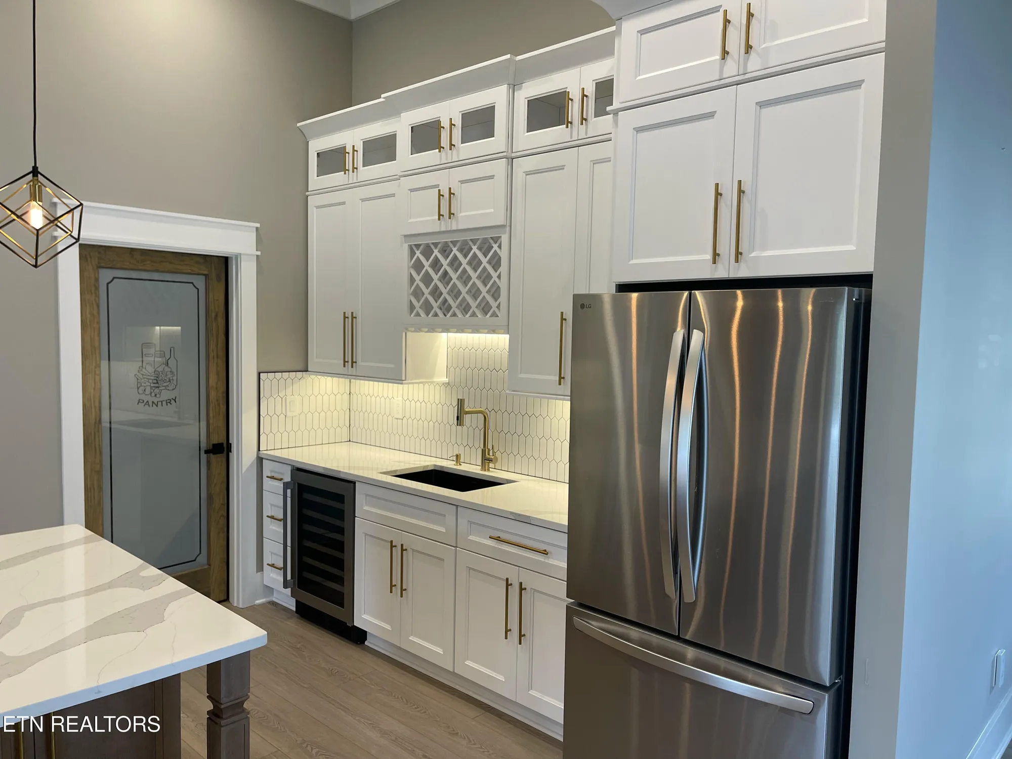 Property Slideshow image 9 of 51 | 404 elokwa pl, Loudon, TN, 37774