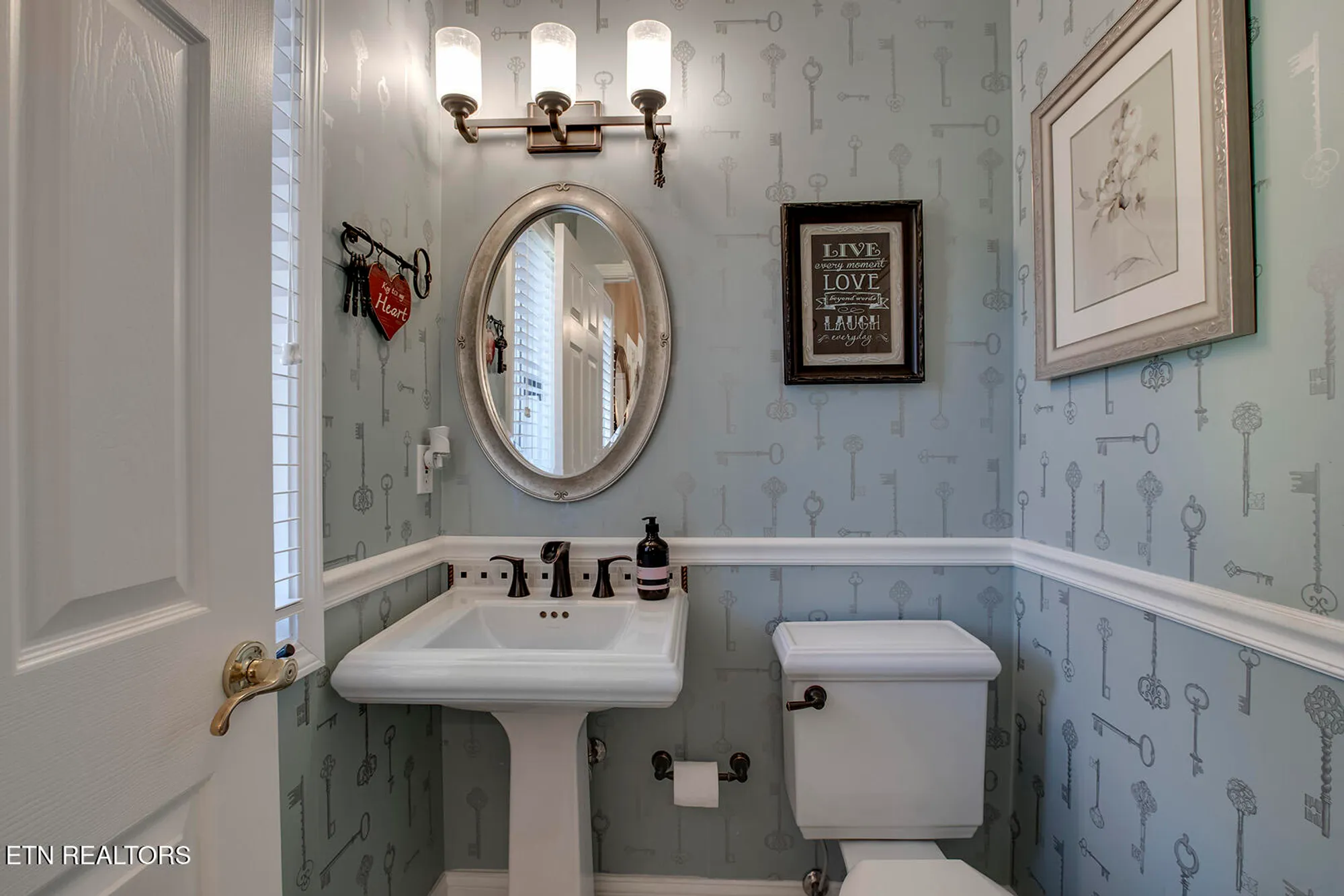 Property Slideshow image 38 of 60 | 130 daleyuhski way, Loudon, TN, 37774