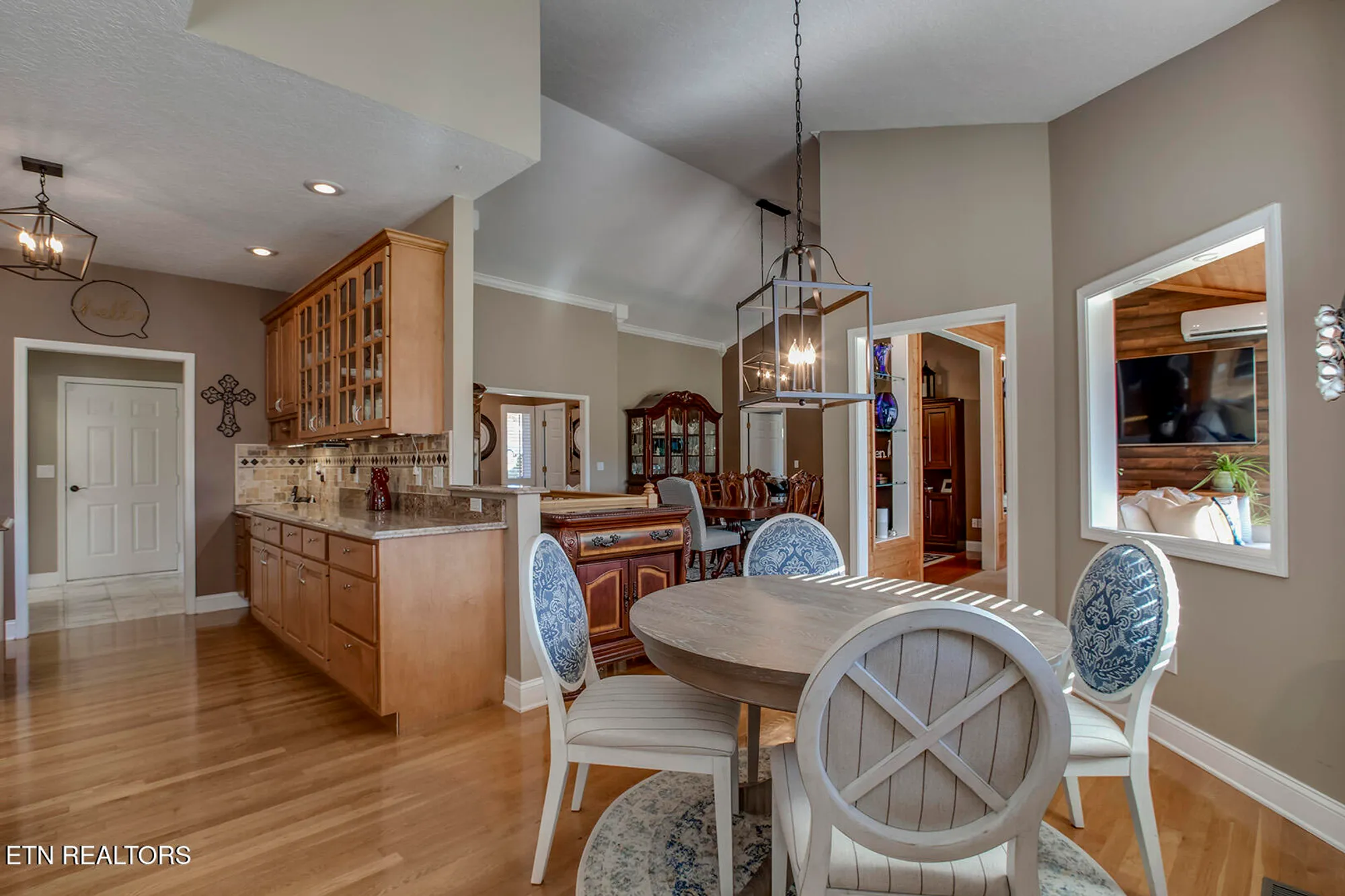 Property Slideshow image 25 of 60 | 130 daleyuhski way, Loudon, TN, 37774