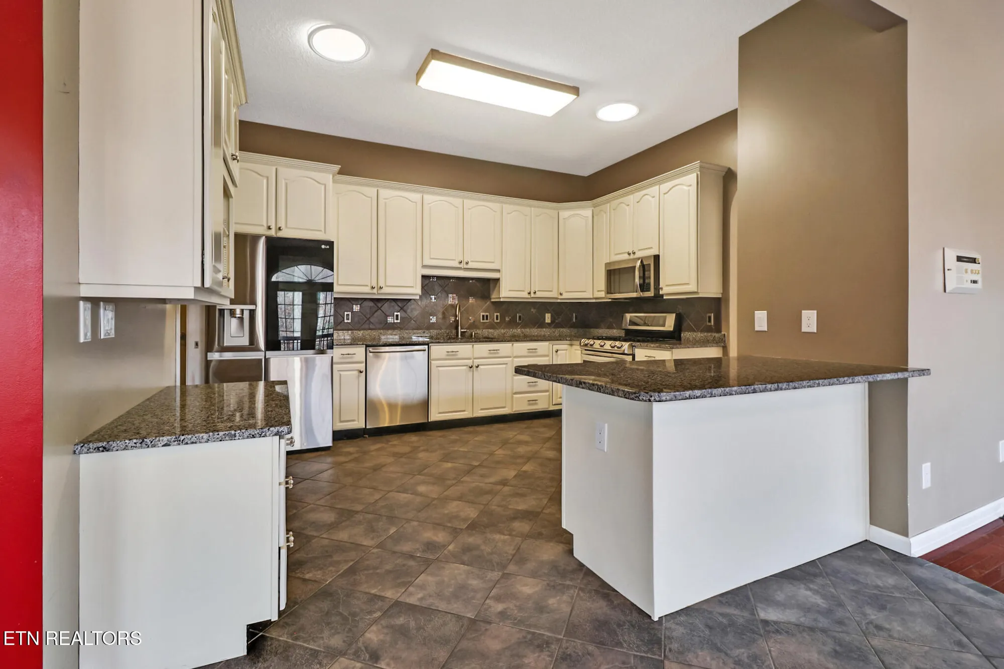 Property Slideshow image 31 of 52 | 129 shore ln, Crossville, TN, 38558