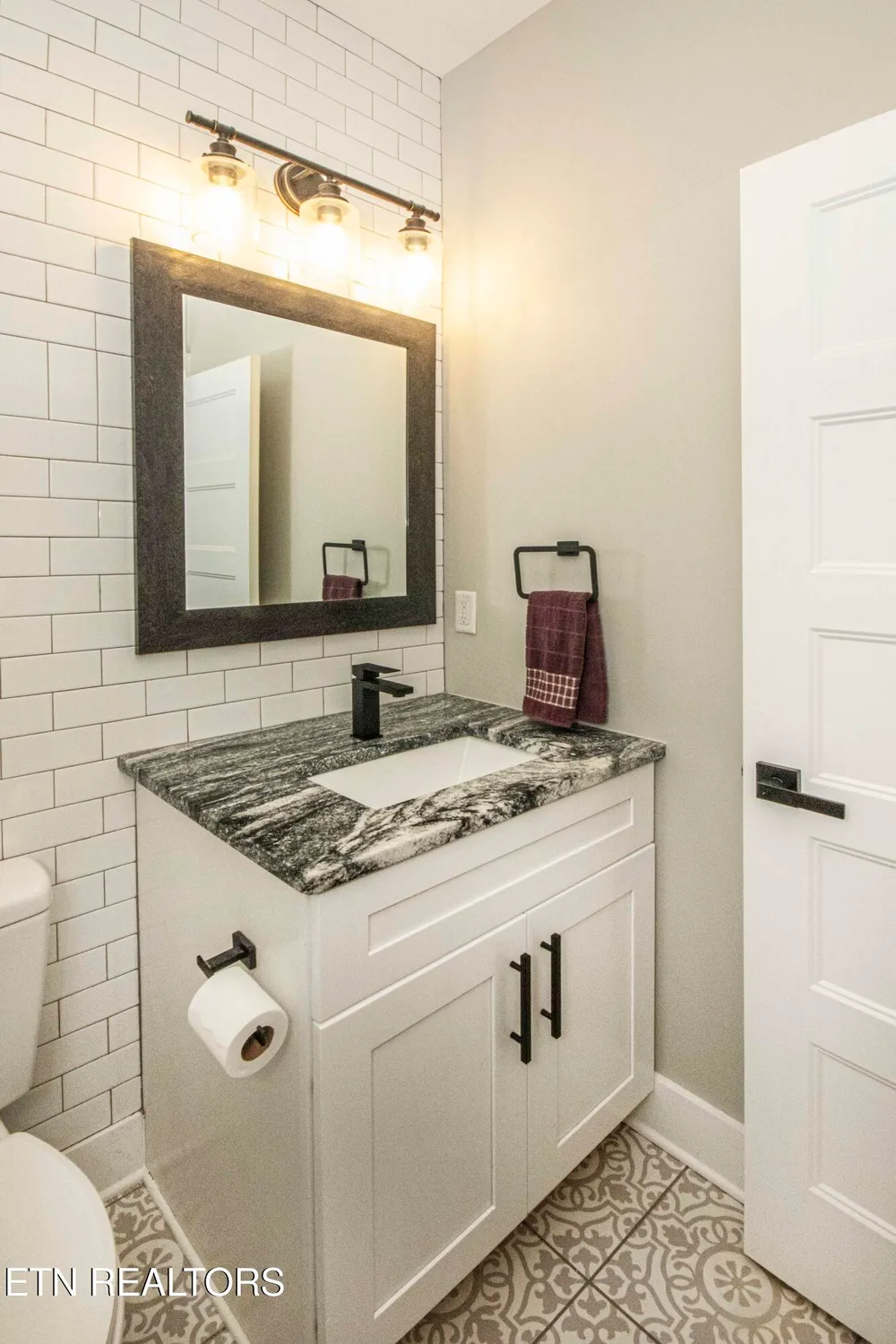 Property Slideshow image 33 of 54 | 511 igoti ln, Loudon, TN, 37774