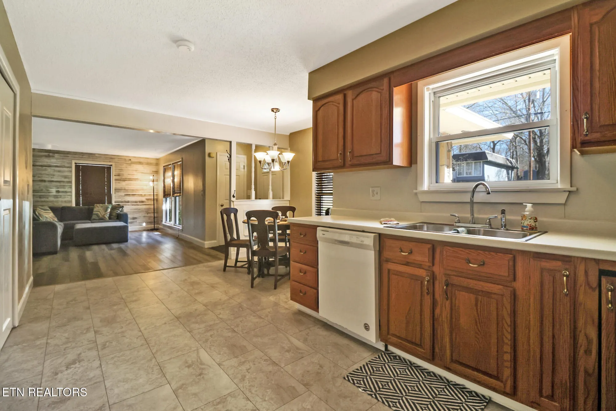 Property Slideshow image 9 of 26 | 129 lakeshire dr, Crossville, TN, 38558