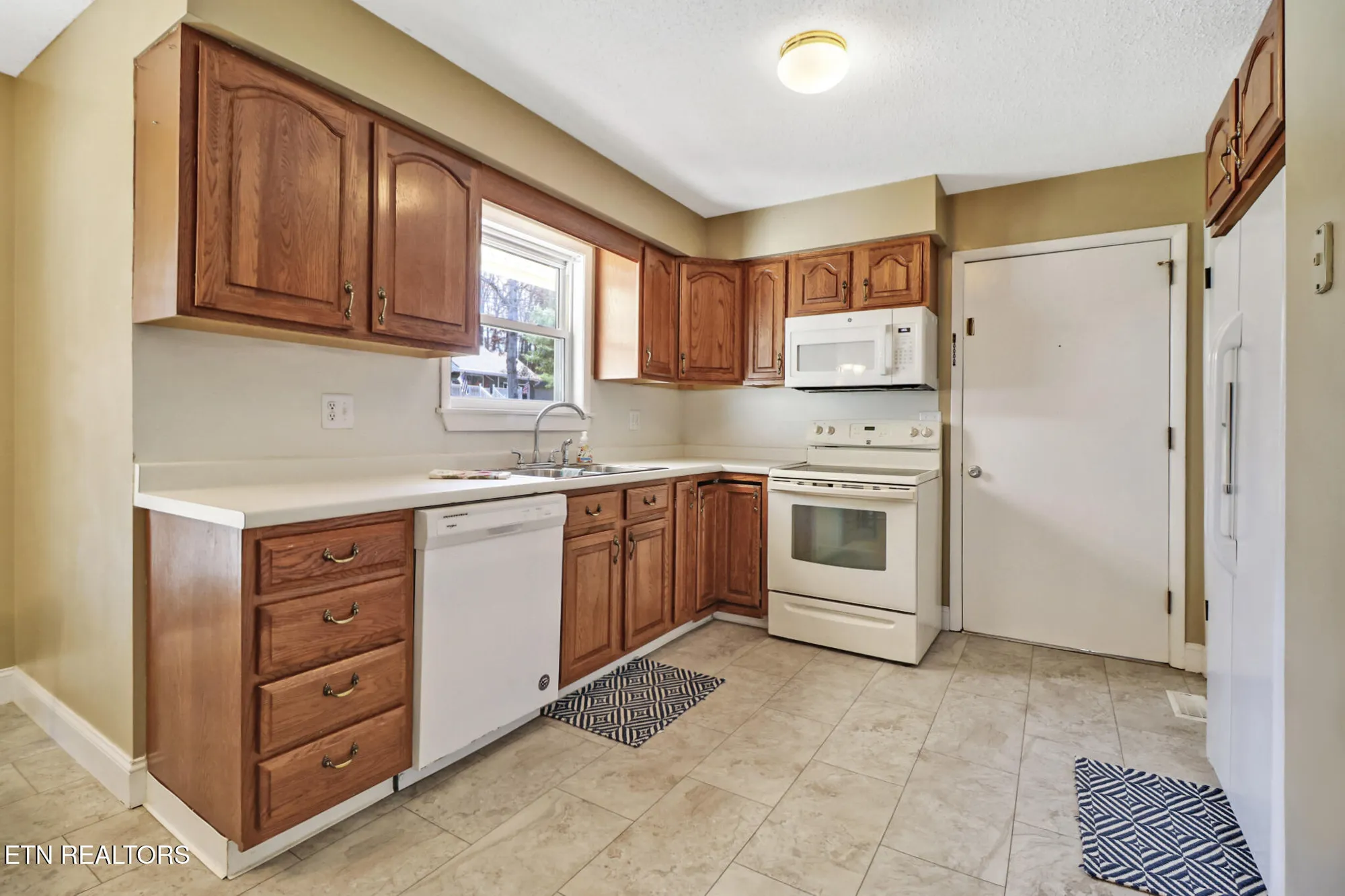 Property Slideshow image 8 of 26 | 129 lakeshire dr, Crossville, TN, 38558