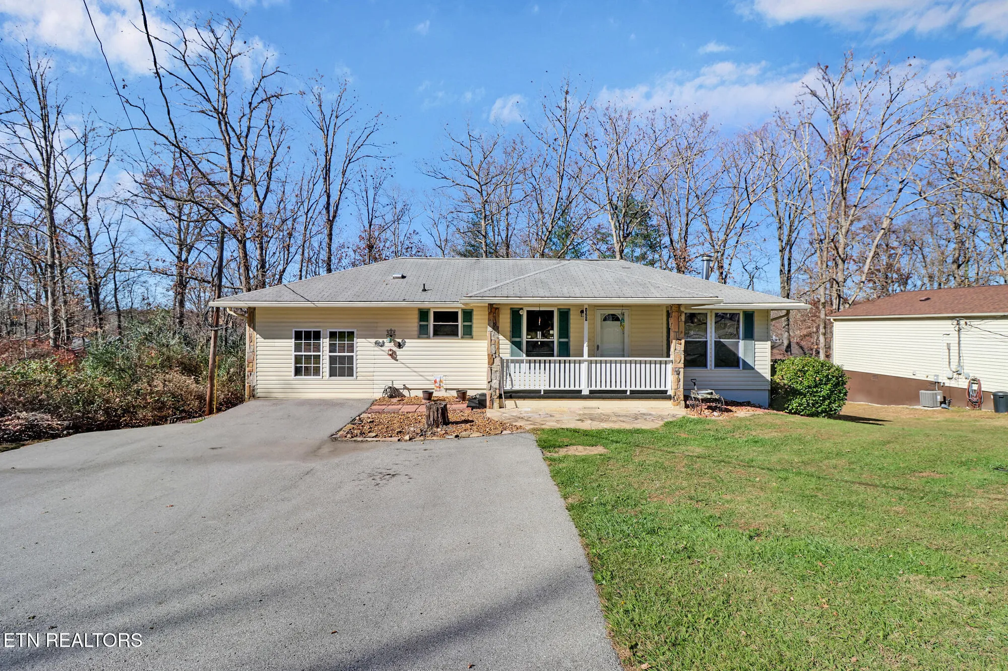 Property Slideshow image 1 of 26 | 129 lakeshire dr, Crossville, TN, 38558
