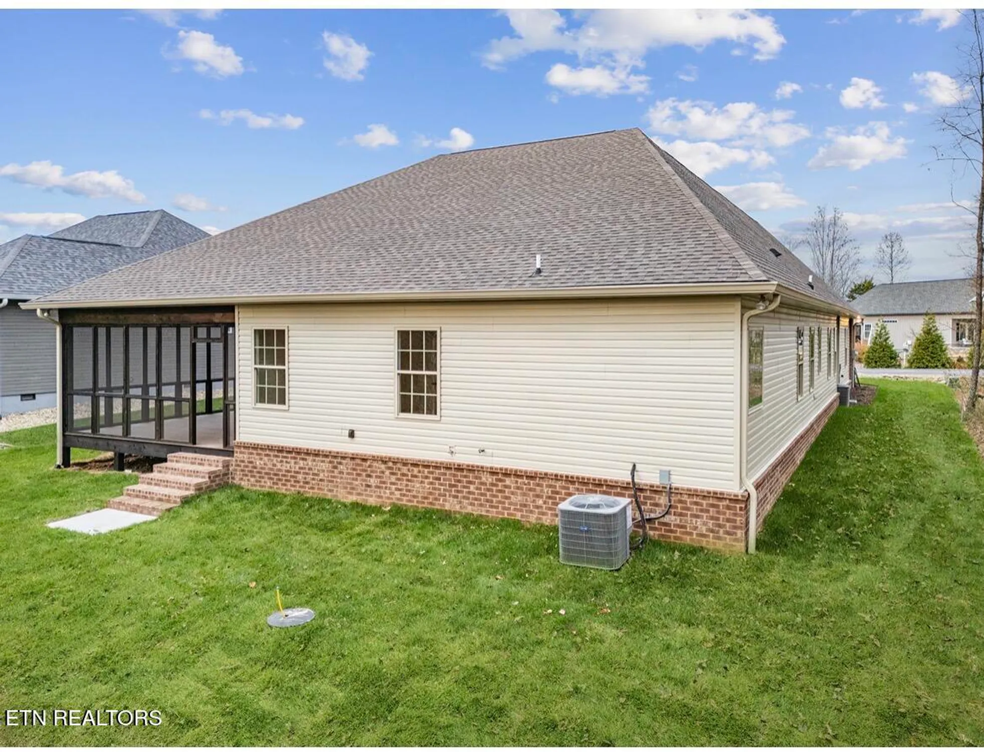 Property Slideshow image 5 of 39 | 154 elokwa way, Loudon, TN, 37774