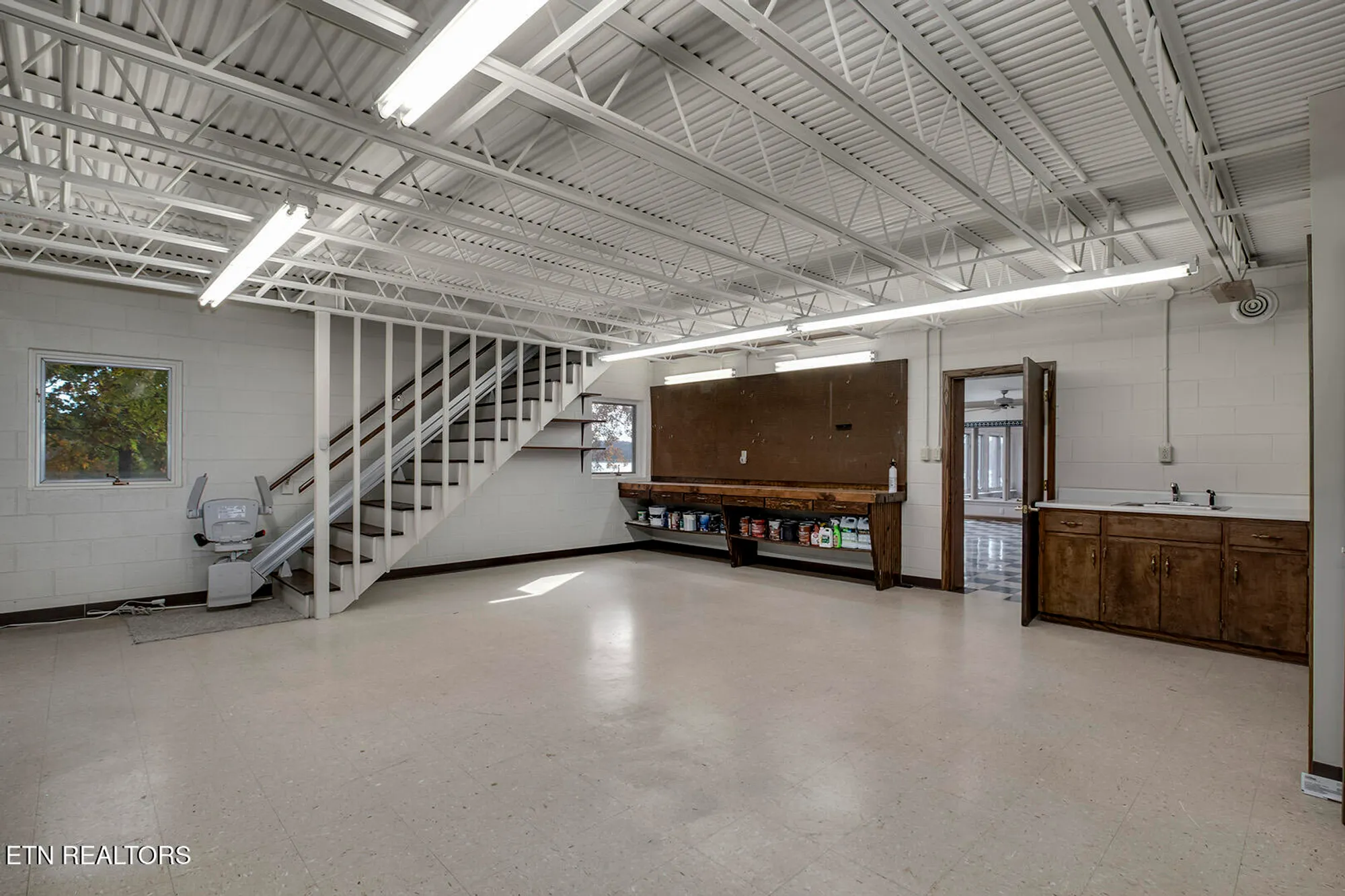 Property Slideshow image 45 of 64 | 122 tigitsi ln, Loudon, TN, 37774