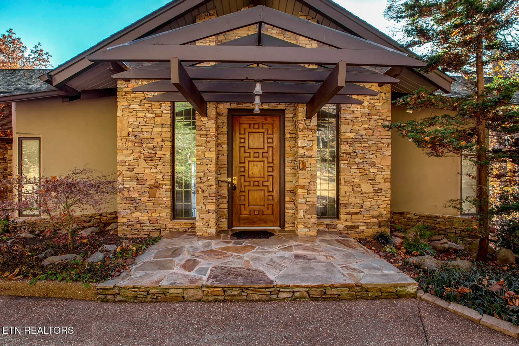 Property Slideshow image 3 of 64 | 122 tigitsi ln, Loudon, TN, 37774