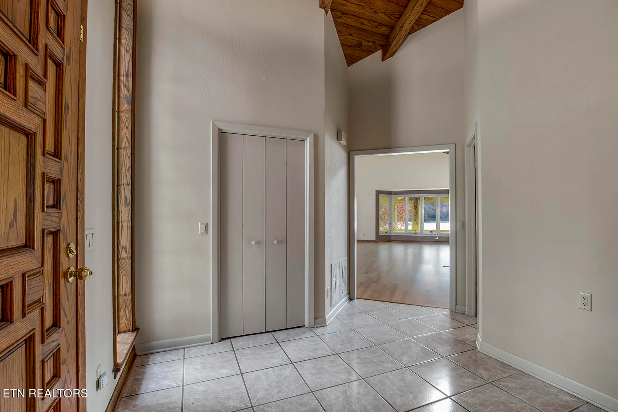 Property Slideshow image 4 of 64 | 122 tigitsi ln, Loudon, TN, 37774