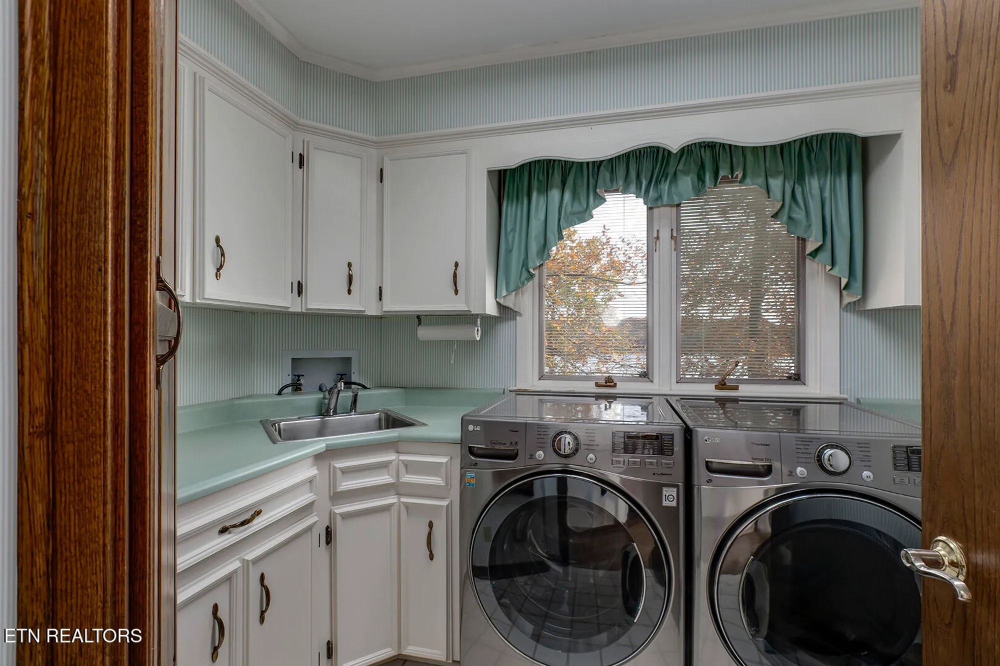 Property Slideshow image 13 of 64 | 122 tigitsi ln, Loudon, TN, 37774